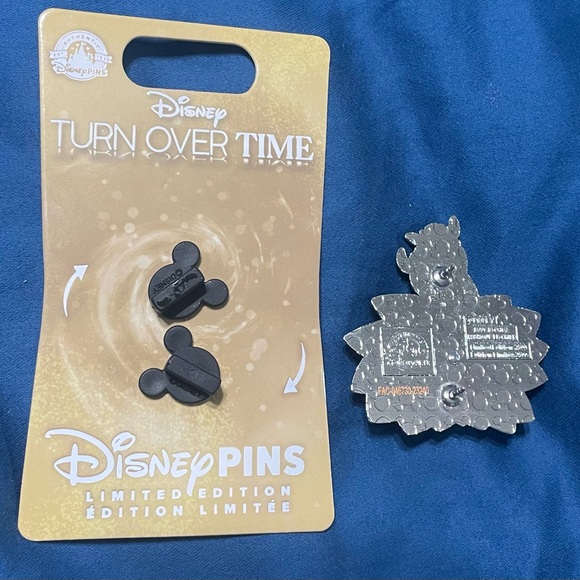 New Disney Turn Over Time Pin - Pumbaa - Picture 3 of 3